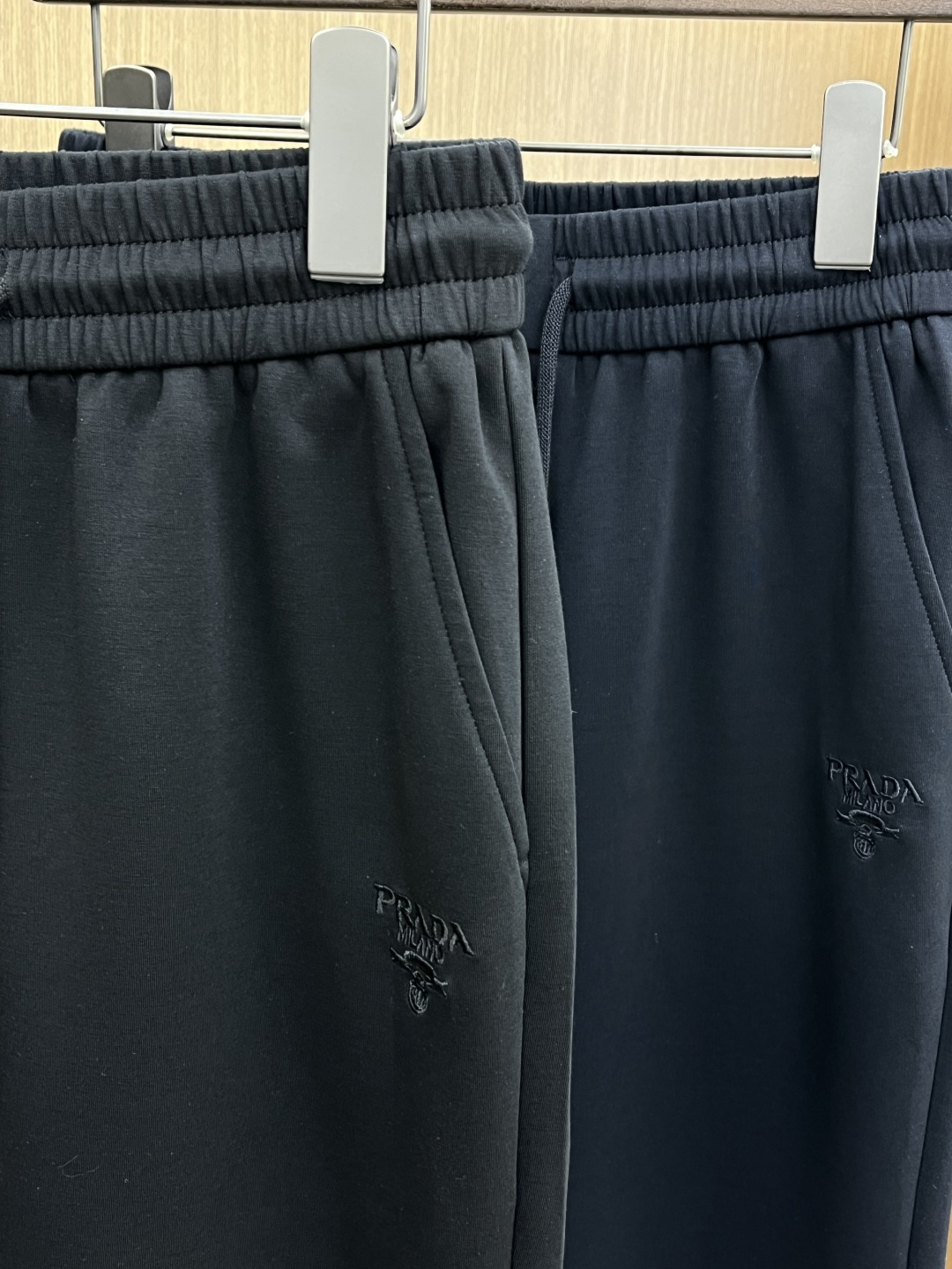 早春款 PD 🔥🔥高级定制 2026春夏新款铜氨丝莫代尔空气层休闲卫裤，裤身上刺绣标志性品牌标识，客供定