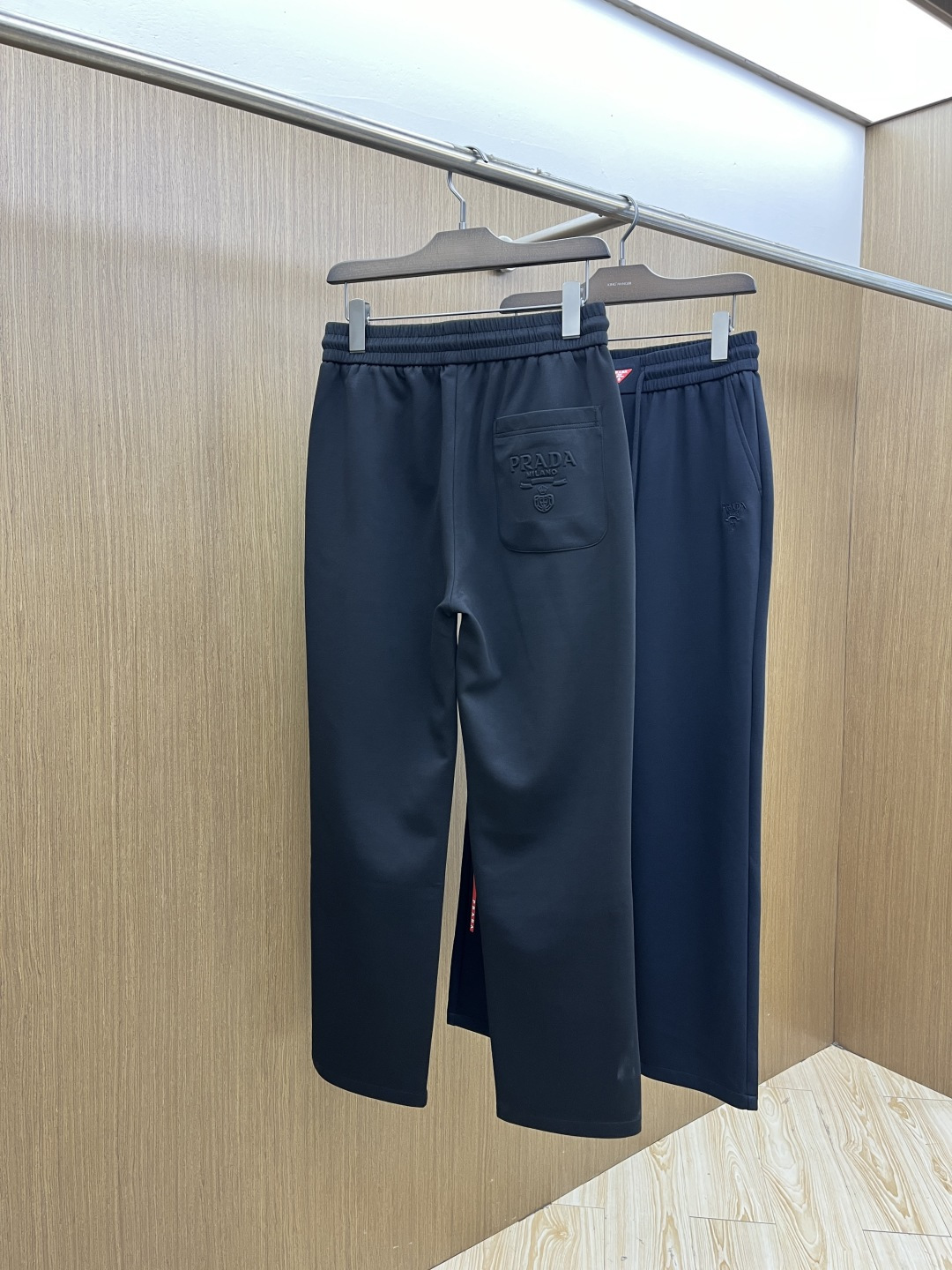 早春款 PD 🔥🔥高级定制 2026春夏新款铜氨丝莫代尔空气层休闲卫裤，裤身上刺绣标志性品牌标识，客供定