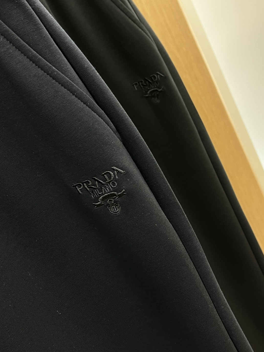 早春款 PD 🔥🔥高级定制 2026春夏新款铜氨丝莫代尔空气层休闲卫裤，裤身上刺绣标志性品牌标识，客供定