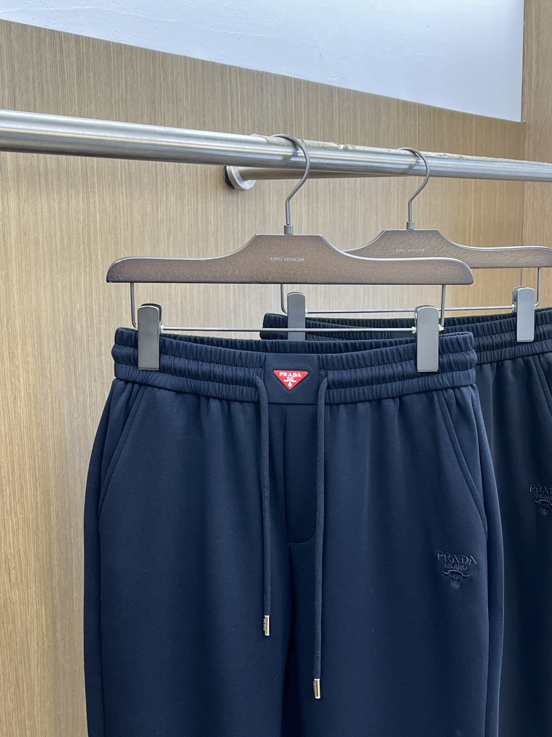 早春款 PD 🔥🔥高级定制 2026春夏新款铜氨丝莫代尔空气层休闲卫裤，裤身上刺绣标志性品牌标识，客供定