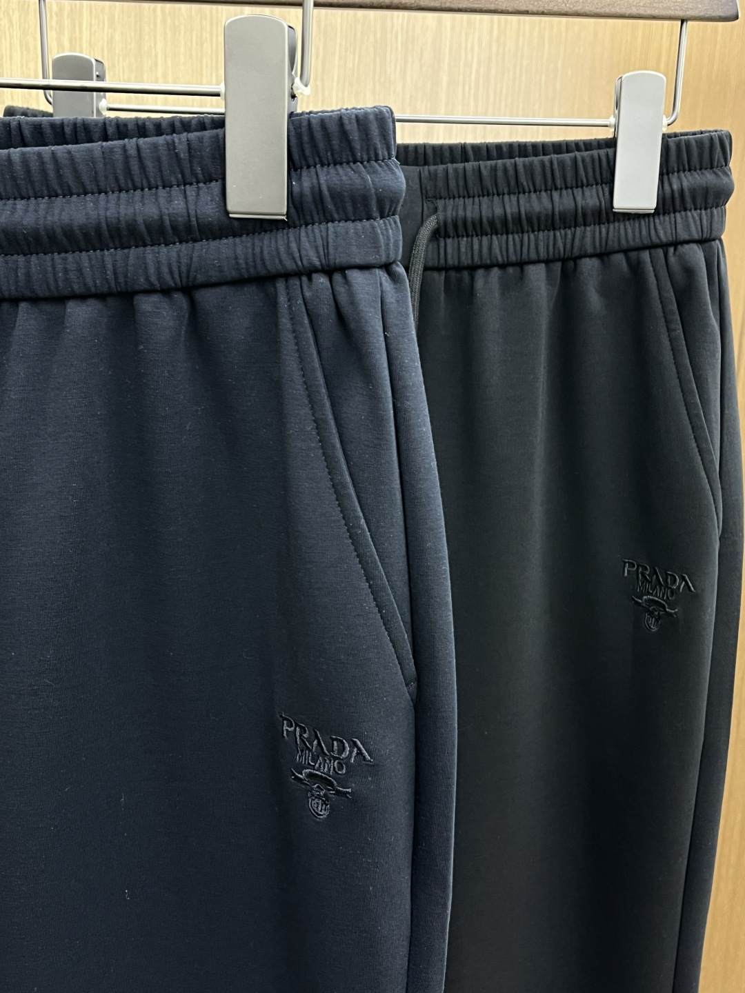 早春款 PD 🔥🔥高级定制 2026春夏新款铜氨丝莫代尔空气层休闲卫裤，裤身上刺绣标志性品牌标识，客供定