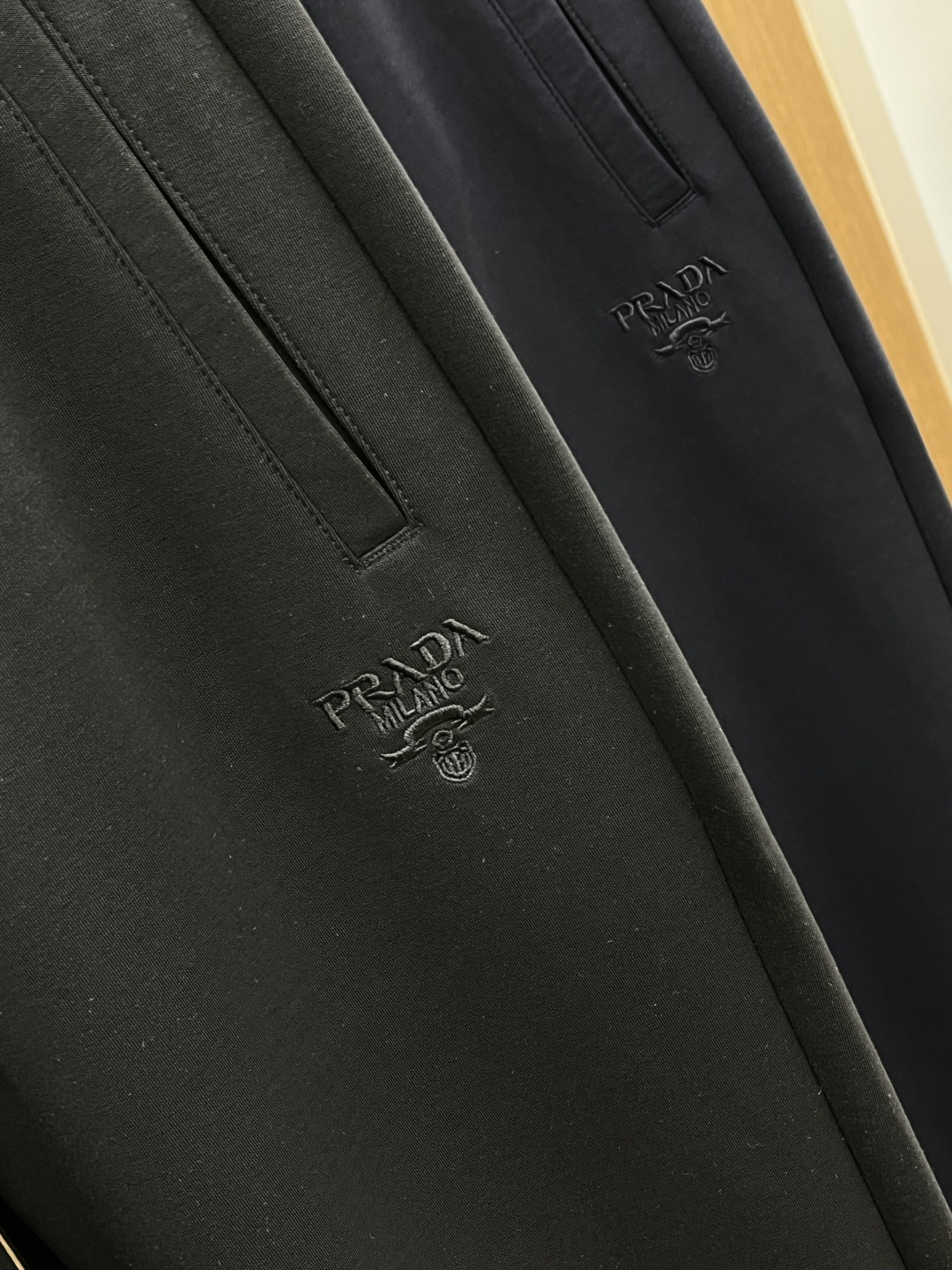 早春款 PD 🔥🔥高级定制 2026春夏新款铜氨丝莫代尔空气层休闲卫裤，裤身上刺绣标志性品牌标识，客供定