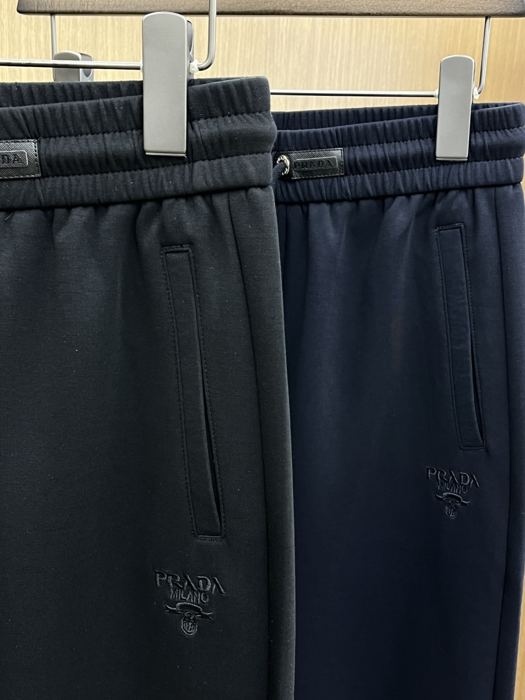 早春款 PD 🔥🔥高级定制 2026春夏新款铜氨丝莫代尔空气层休闲卫裤，裤身上刺绣标志性品牌标识，客供定