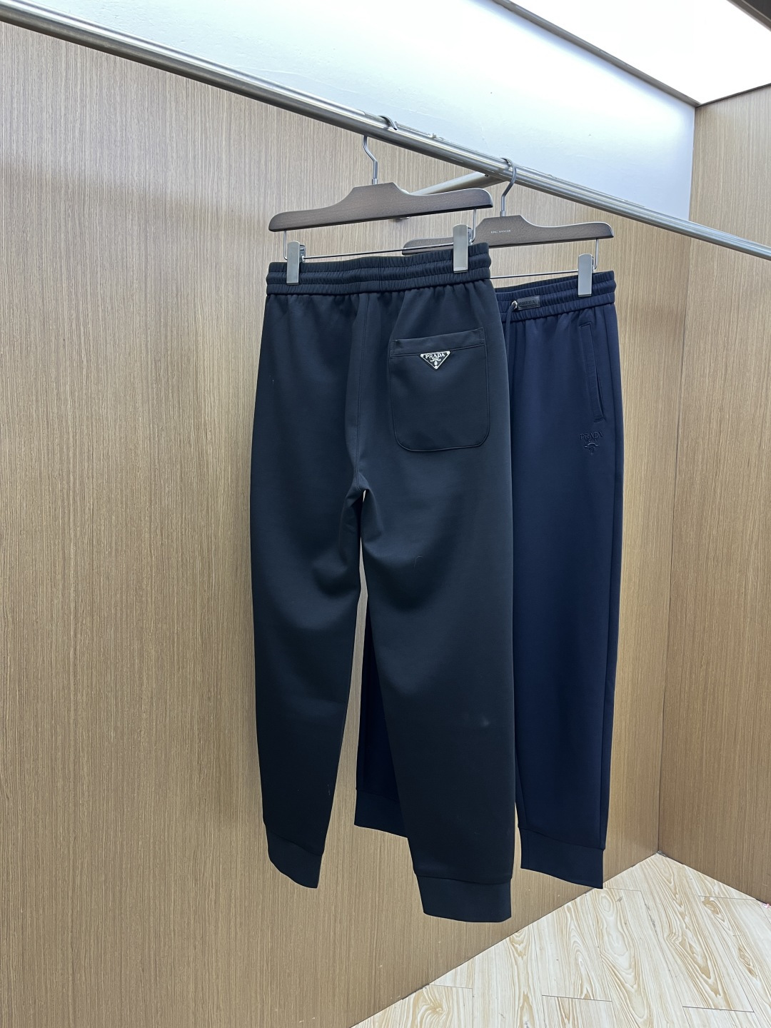 早春款 PD 🔥🔥高级定制 2026春夏新款铜氨丝莫代尔空气层休闲卫裤，裤身上刺绣标志性品牌标识，客供定