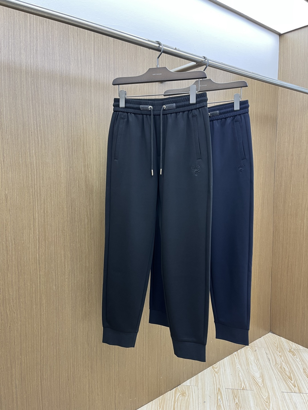 早春款 PD 🔥🔥高级定制 2026春夏新款铜氨丝莫代尔空气层休闲卫裤，裤身上刺绣标志性品牌标识，客供定