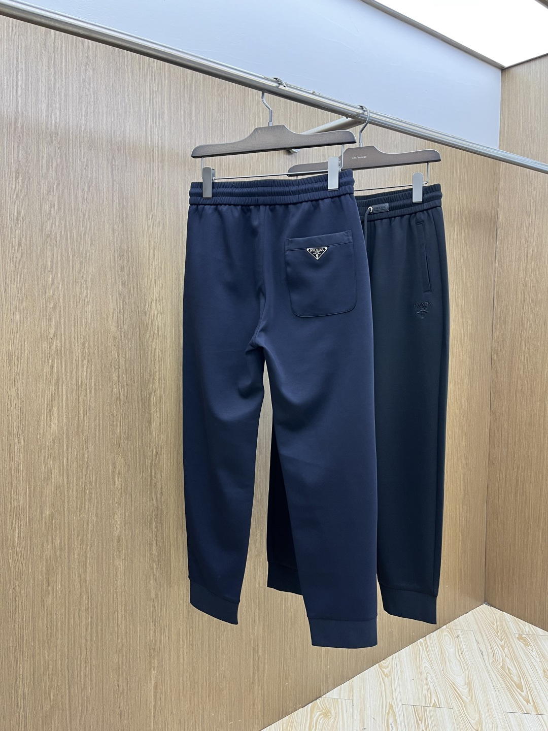 早春款 PD 🔥🔥高级定制 2026春夏新款铜氨丝莫代尔空气层休闲卫裤，裤身上刺绣标志性品牌标识，客供定