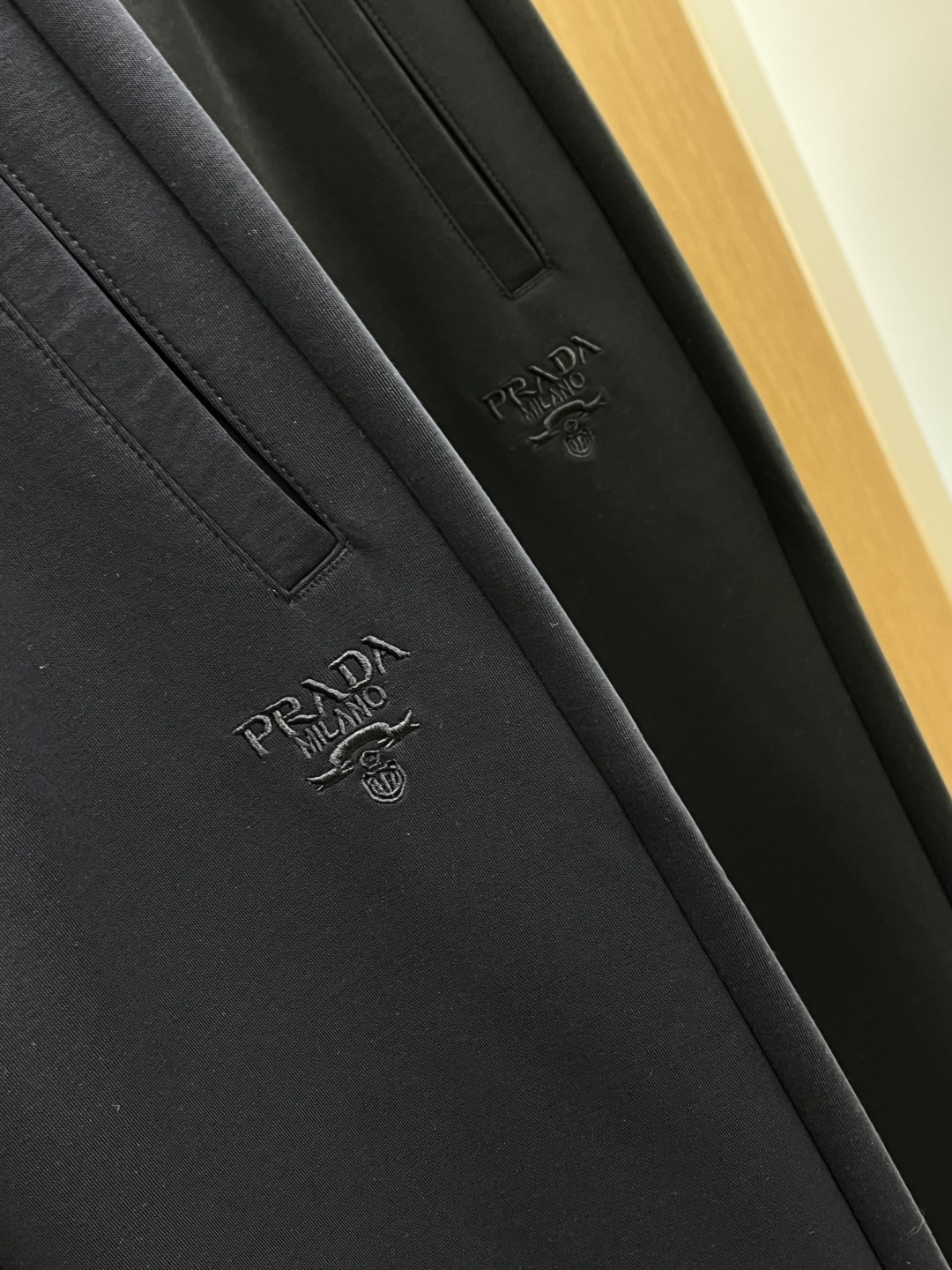 早春款 PD 🔥🔥高级定制 2026春夏新款铜氨丝莫代尔空气层休闲卫裤，裤身上刺绣标志性品牌标识，客供定