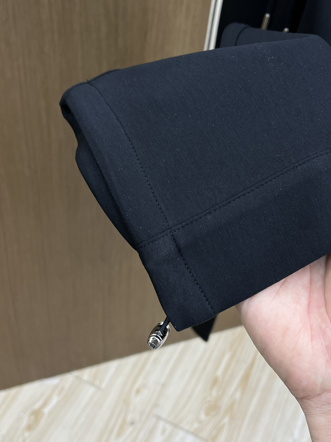 早春款 LV 🔥🔥高级定制 2026春夏新款铜氨丝莫代尔空气层休闲卫裤，裤身上刺绣标志性品牌标识，客供定