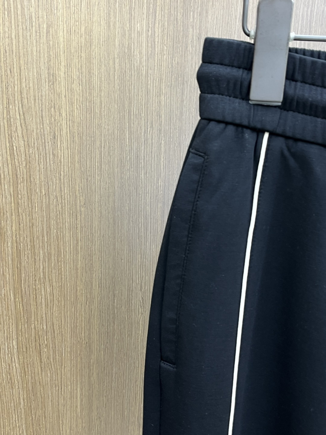 早春款 LV 🔥🔥高级定制 2026春夏新款铜氨丝莫代尔空气层休闲卫裤，裤身上刺绣标志性品牌标识，客供定