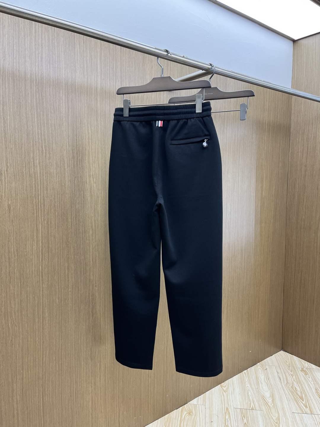 早春款 MON 🔥🔥高级定制 2026春夏新款铜氨丝莫代尔空气层休闲卫裤，裤身上刺绣标志性品牌标识，客供