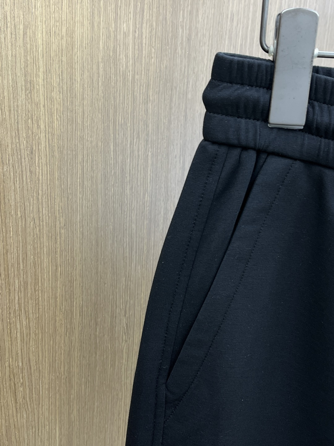 早春款 LV 🔥🔥高级定制 2026春夏新款铜氨丝莫代尔空气层休闲卫裤，裤身上刺绣标志性品牌标识，客供定