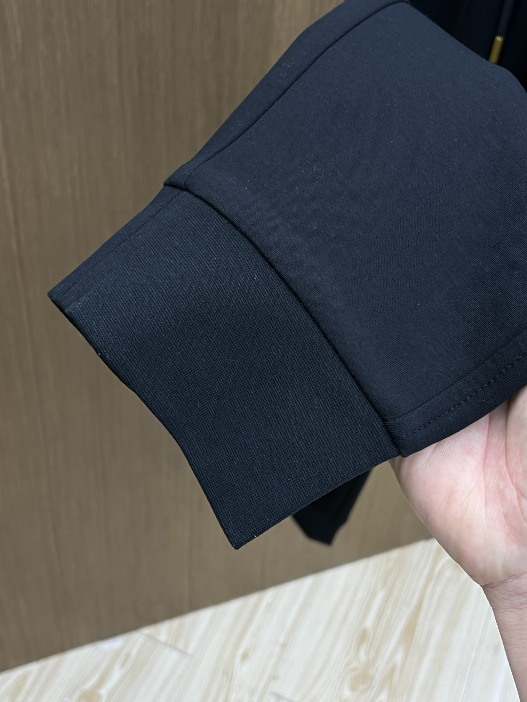 早春款 LV 🔥🔥高级定制 2026春夏新款铜氨丝莫代尔空气层休闲卫裤，裤身上刺绣标志性品牌标识，客供定