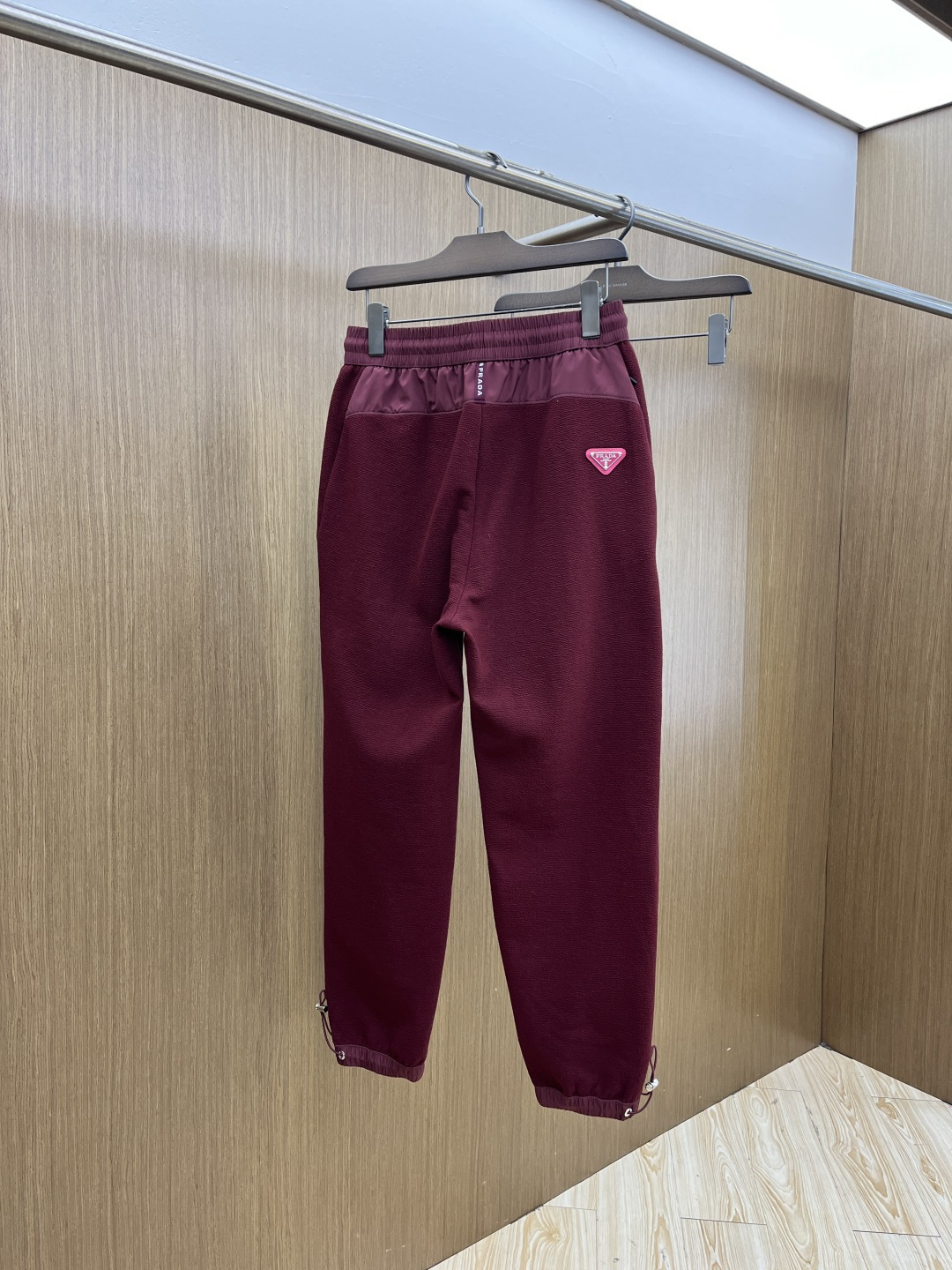 早春款 PD 🔥🔥高级定制 2026春夏新款铜氨丝莫代尔空气层休闲卫裤，裤身上刺绣标志性品牌标识，客供定