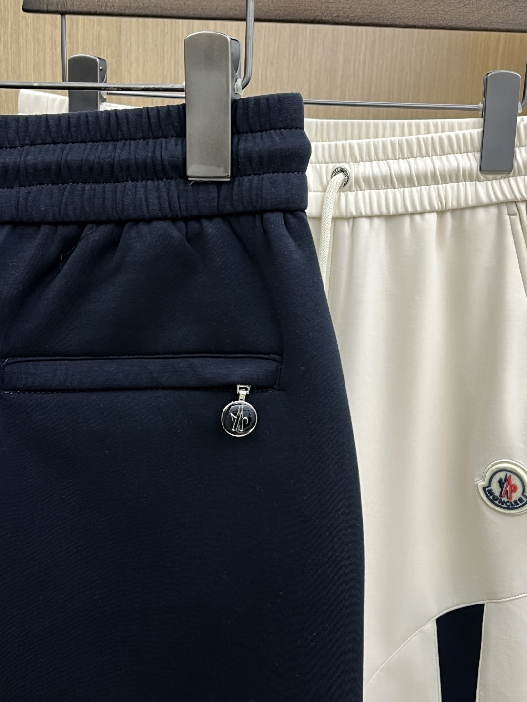 早春款 Mon 🔥🔥高级定制 2026春夏新款铜氨丝莫代尔空气层休闲卫裤，裤身上刺绣标志性品牌标识，客供