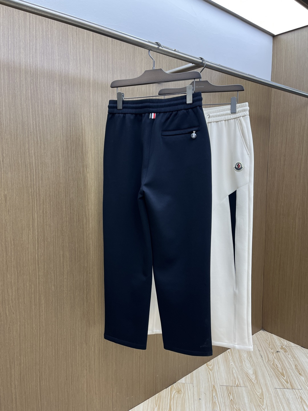早春款 Mon 🔥🔥高级定制 2026春夏新款铜氨丝莫代尔空气层休闲卫裤，裤身上刺绣标志性品牌标识，客供
