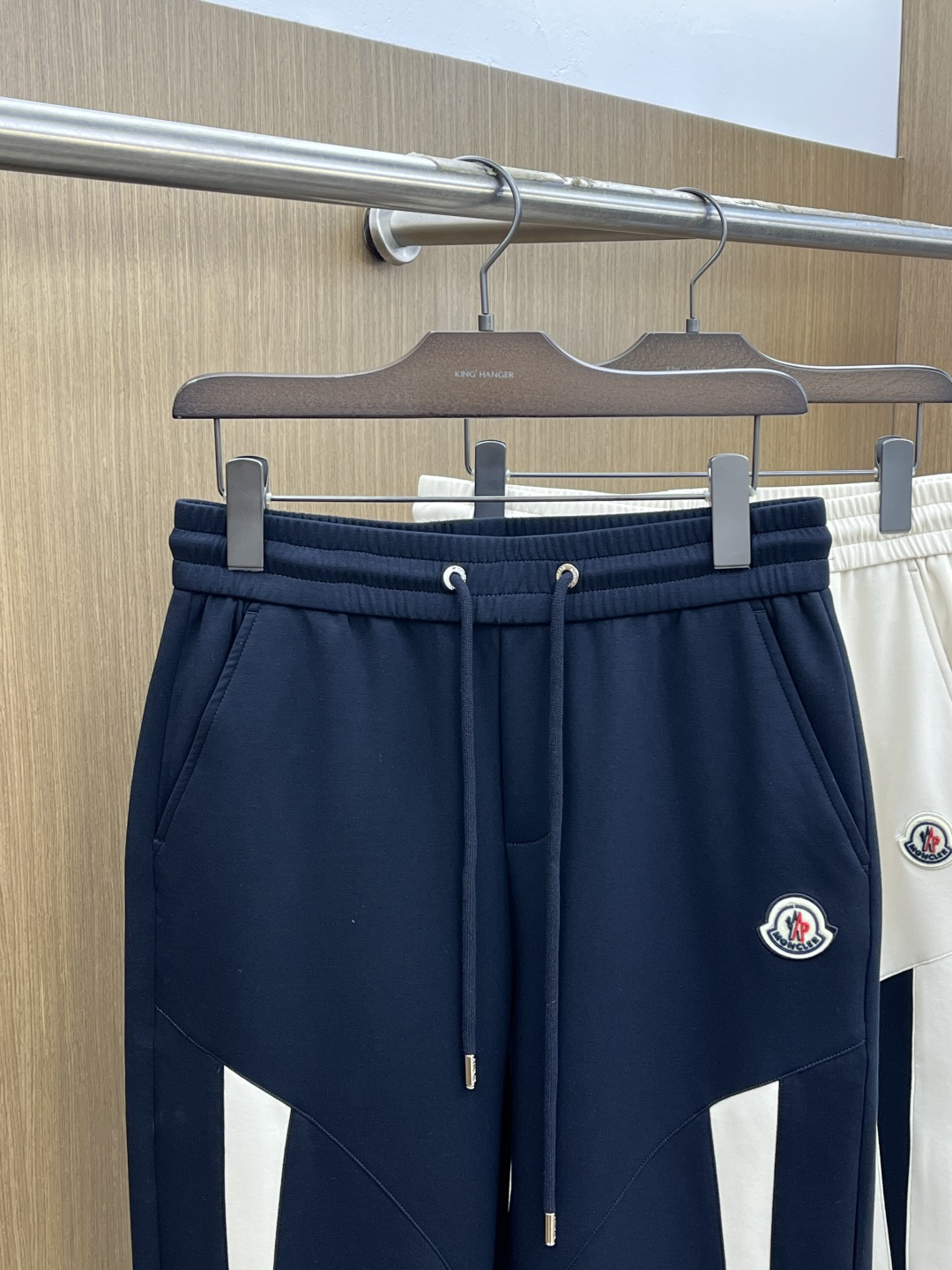 早春款 Mon 🔥🔥高级定制 2026春夏新款铜氨丝莫代尔空气层休闲卫裤，裤身上刺绣标志性品牌标识，客供