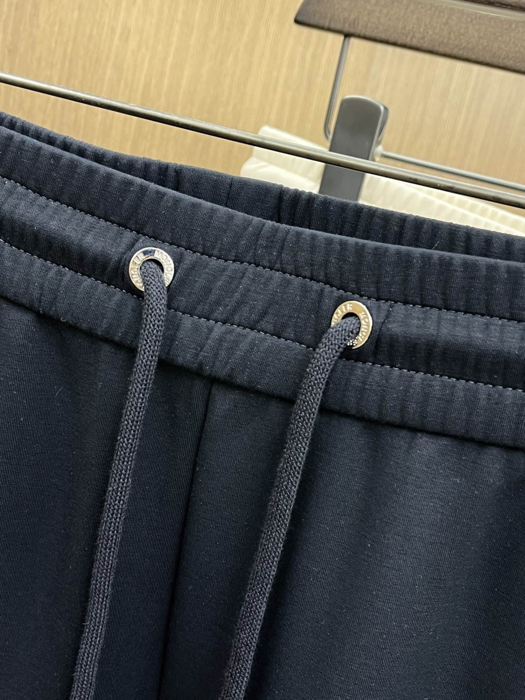 早春款 Mon 🔥🔥高级定制 2026春夏新款铜氨丝莫代尔空气层休闲卫裤，裤身上刺绣标志性品牌标识，客供