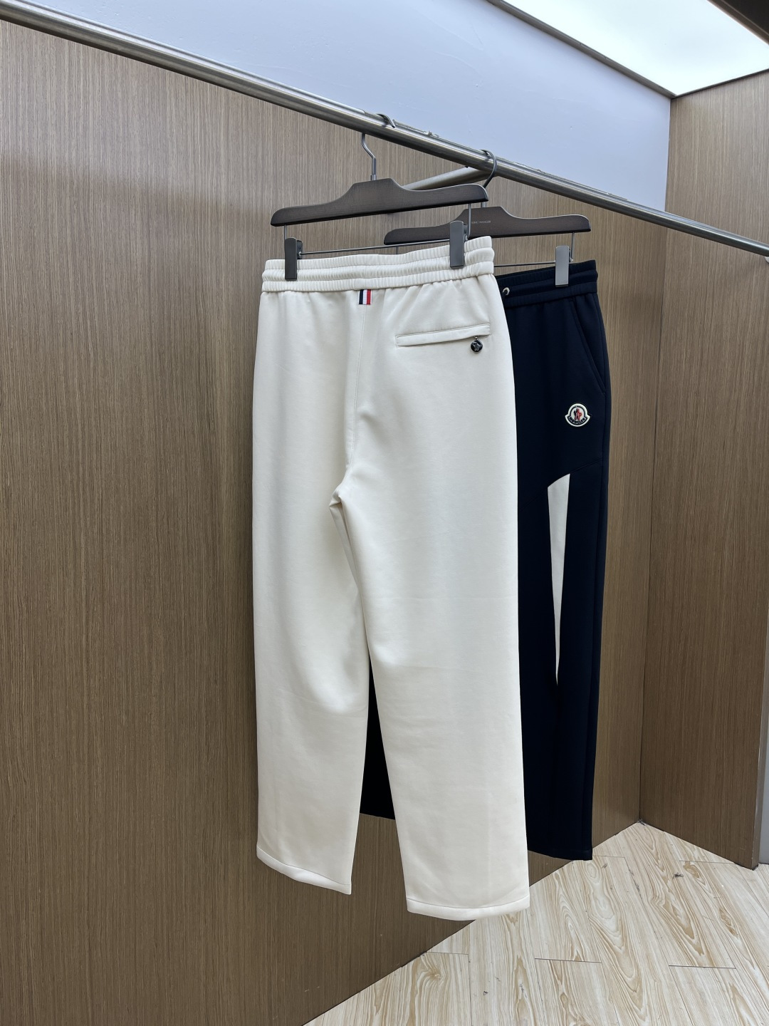 早春款 MON 🔥🔥高级定制 2026春夏新款铜氨丝莫代尔空气层休闲卫裤，裤身上刺绣标志性品牌标识，客供