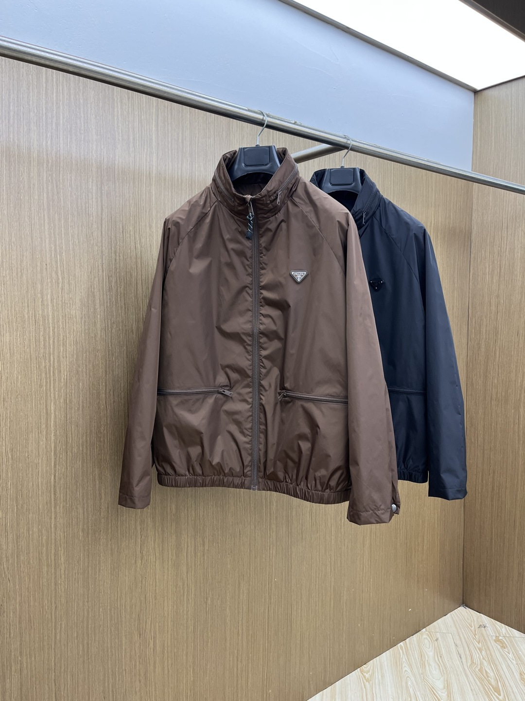 早春款 PD 🔥🔥高级定制 2026早春系列，最新时尚连帽（可收纳）夹克外套.处处细节显工艺足够的高级 