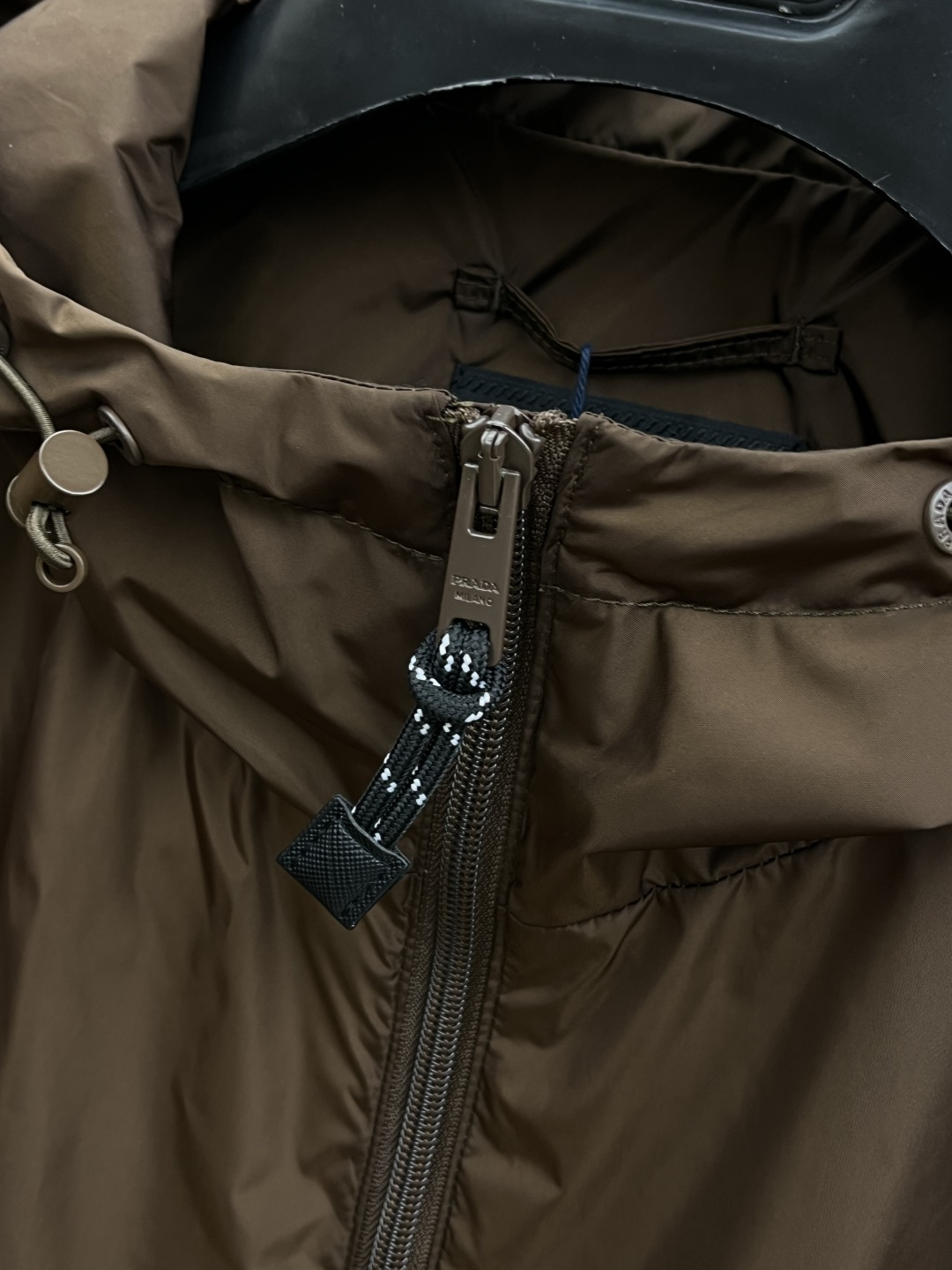 早春款 PD 🔥🔥高级定制 2026早春系列，最新时尚连帽夹克外套.处处细节显工艺足够的高级 结构性剪裁