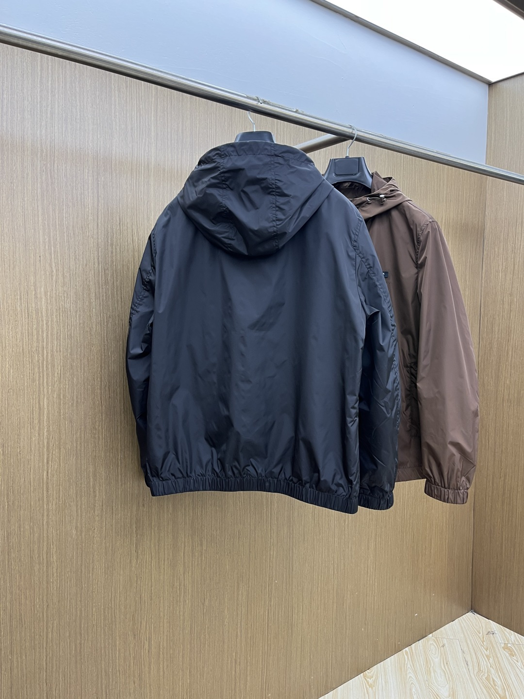 早春款 PD 🔥🔥高级定制 2026早春系列，最新时尚连帽夹克外套.处处细节显工艺足够的高级 结构性剪裁