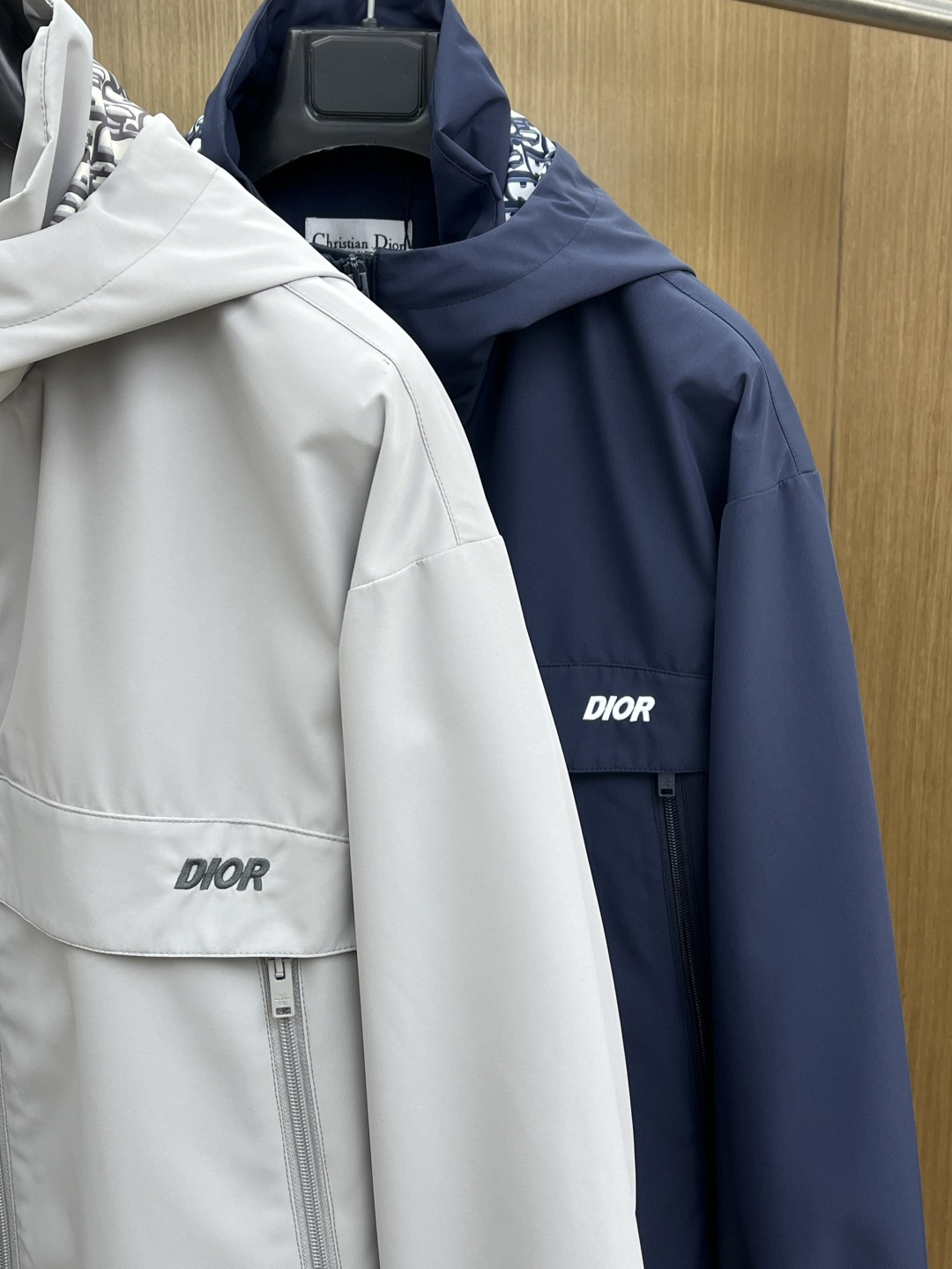 早春款 CD 🔥🔥高级定制 2026早春系列，最新时尚连帽夹克外套.处处细节显工艺足够的高级 结构性剪裁