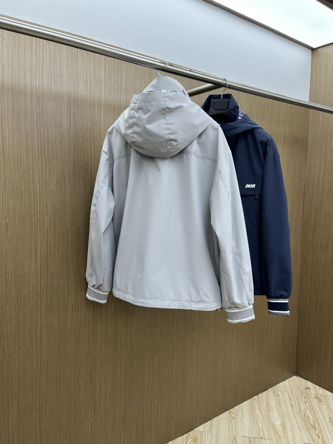 早春款 CD 🔥🔥高级定制 2026早春系列，最新时尚连帽夹克外套.处处细节显工艺足够的高级 结构性剪裁