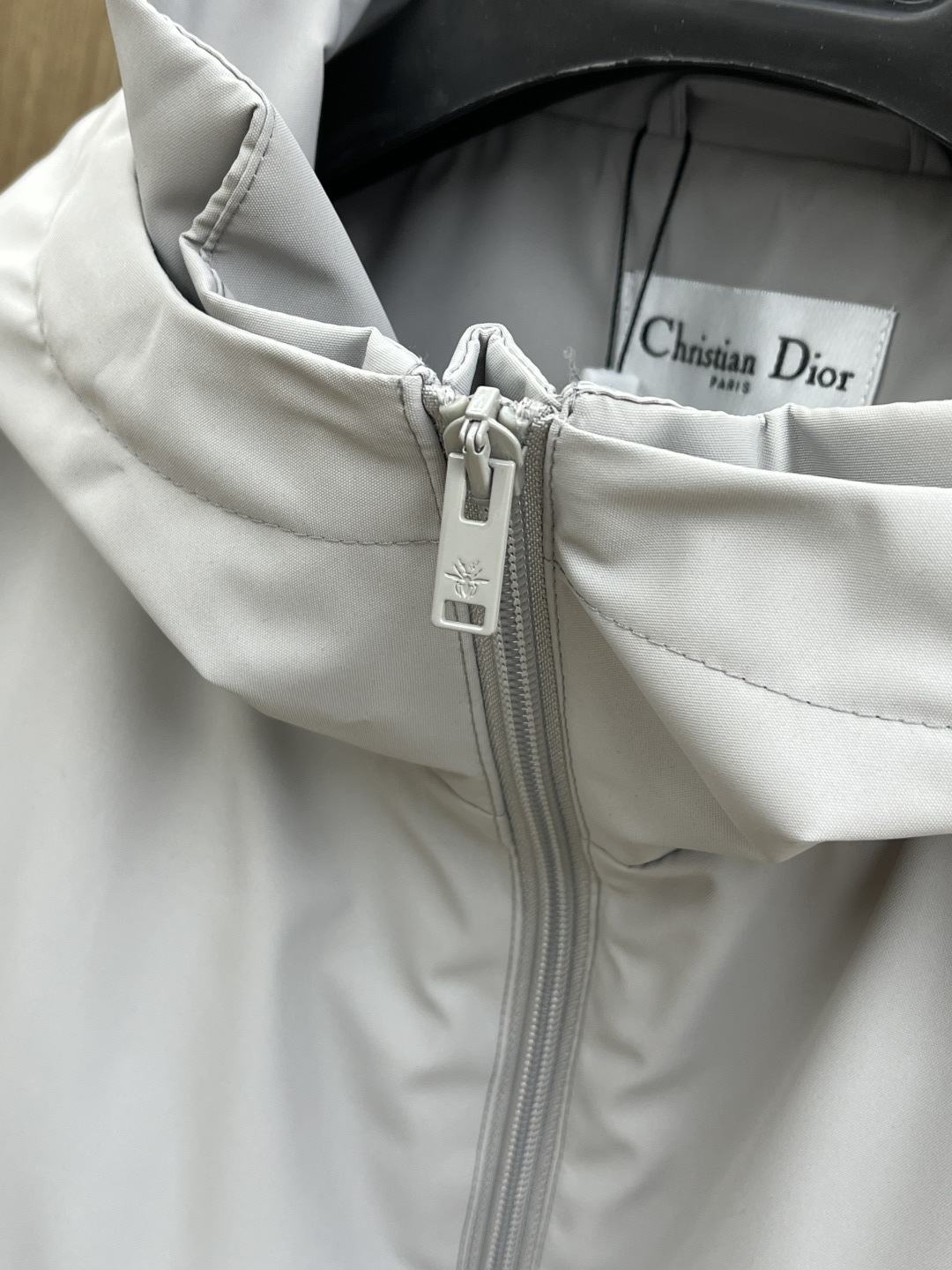 早春款 CD 🔥🔥高级定制 2026早春系列，最新时尚连帽夹克外套.处处细节显工艺足够的高级 结构性剪裁