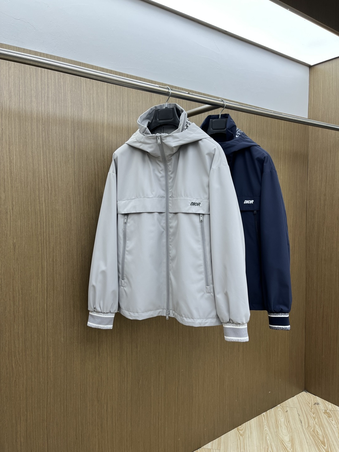 早春款 CD 🔥🔥高级定制 2026早春系列，最新时尚连帽夹克外套.处处细节显工艺足够的高级 结构性剪裁