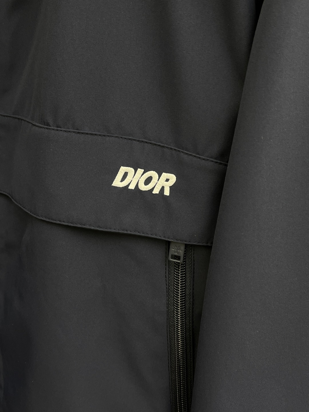 早春款 CD 🔥🔥高级定制 2026早春系列，最新时尚连帽夹克外套.处处细节显工艺足够的高级 结构性剪裁