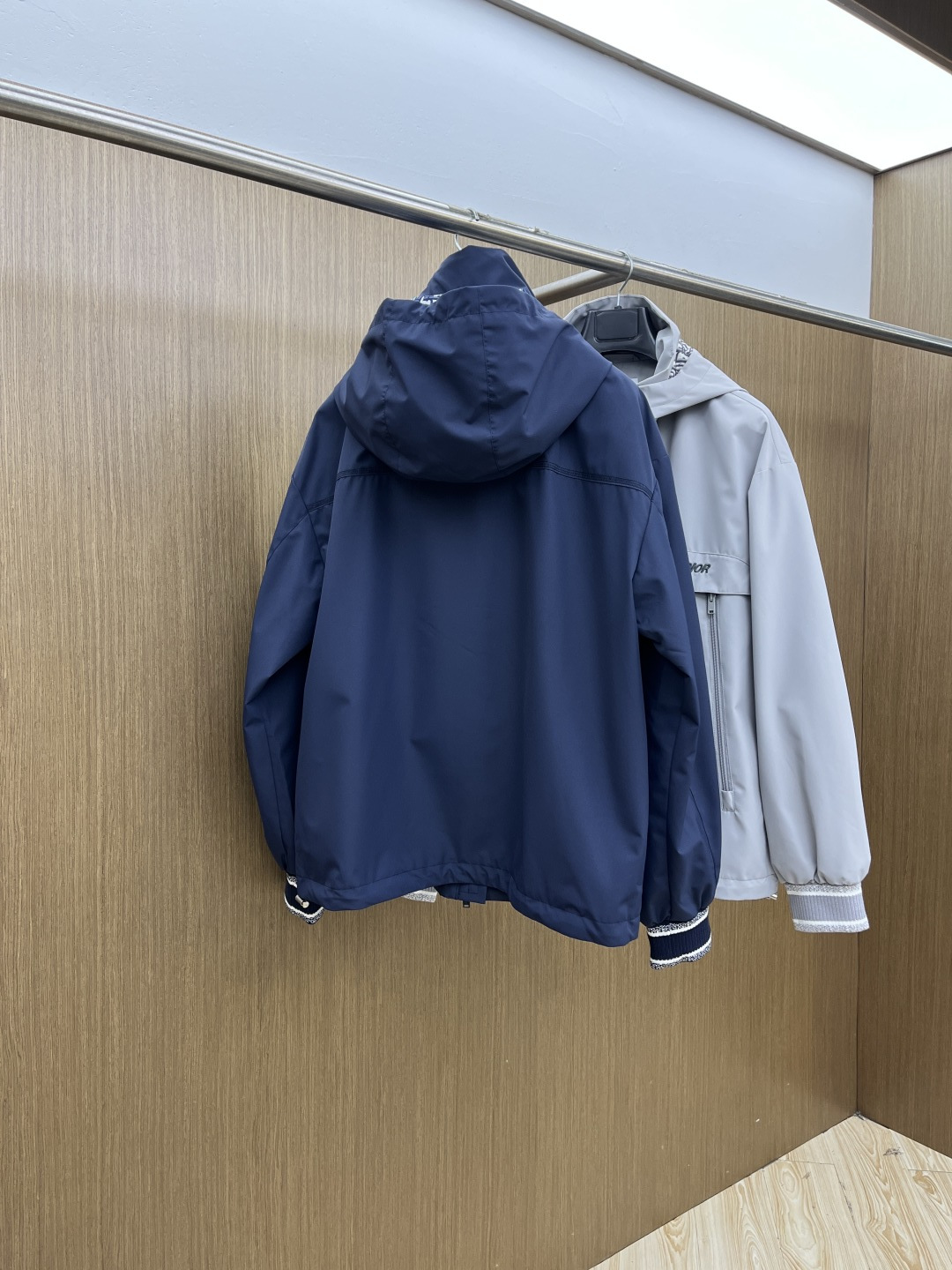 早春款 CD 🔥🔥高级定制 2026早春系列，最新时尚连帽夹克外套.处处细节显工艺足够的高级 结构性剪裁