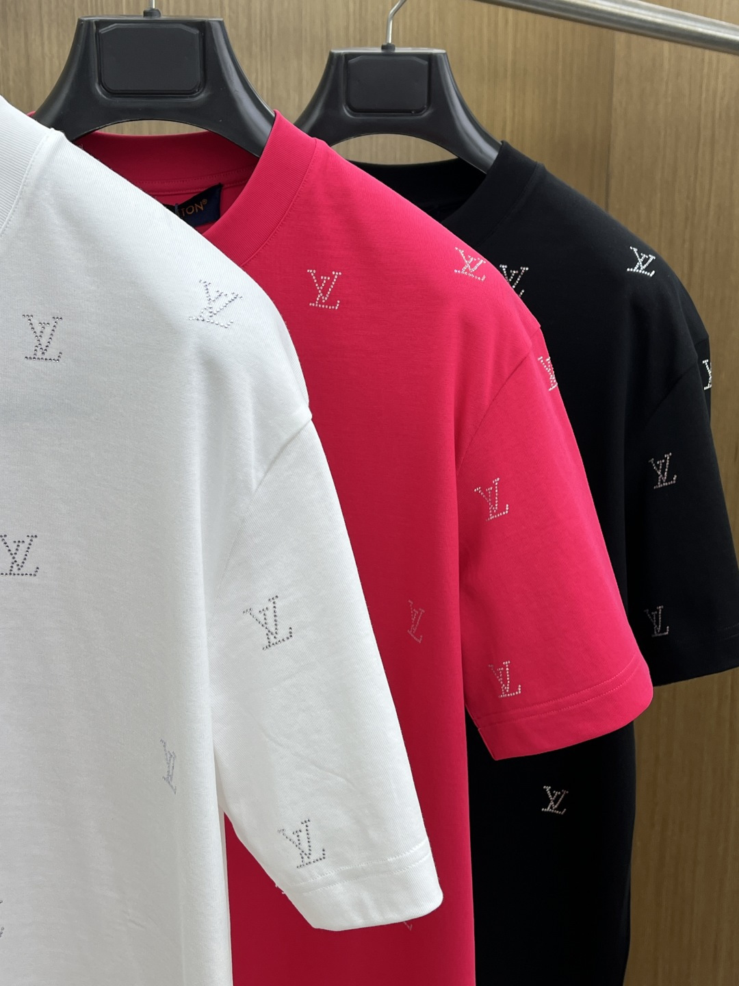 早春 LV 🔥🔥高级定制 2026春夏 · 高阶定制T恤】特别推荐系列 定制面料：秘鲁进口匹马棉 × 顶