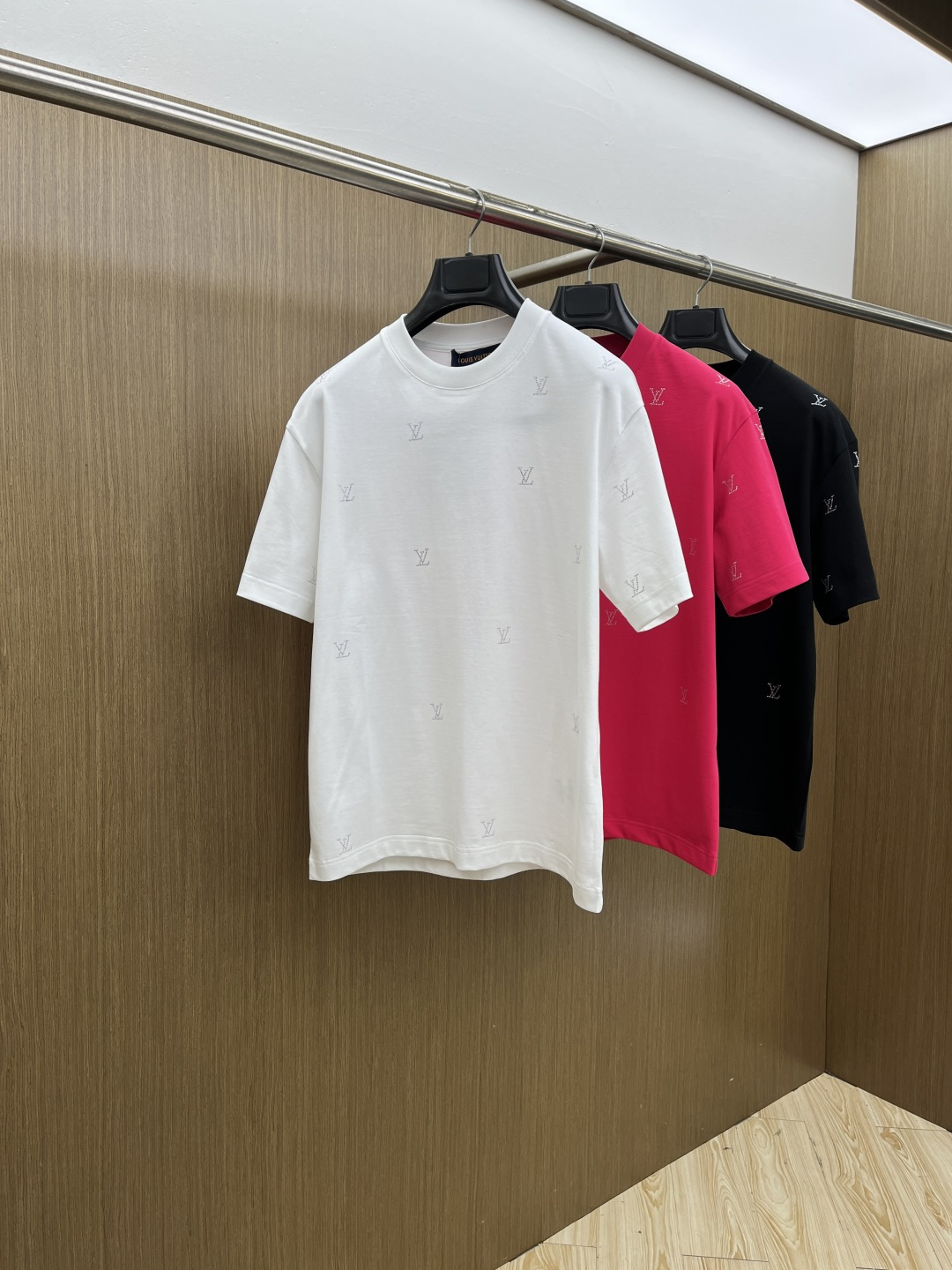 早春 LV 🔥🔥高级定制 2026春夏 · 高阶定制T恤】特别推荐系列 定制面料：秘鲁进口匹马棉 × 顶