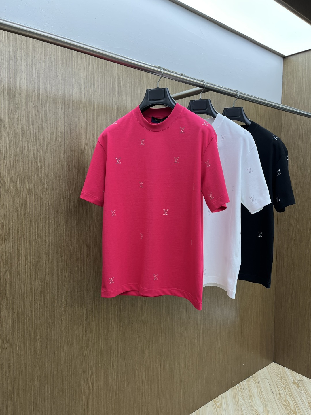 早春 LV 🔥🔥高级定制 2026春夏 · 高阶定制T恤】特别推荐系列 定制面料：秘鲁进口匹马棉 × 顶