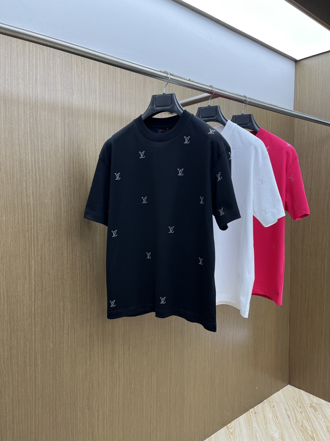 早春 LV 🔥🔥高级定制 2026春夏 · 高阶定制T恤】特别推荐系列 定制面料：秘鲁进口匹马棉 × 顶