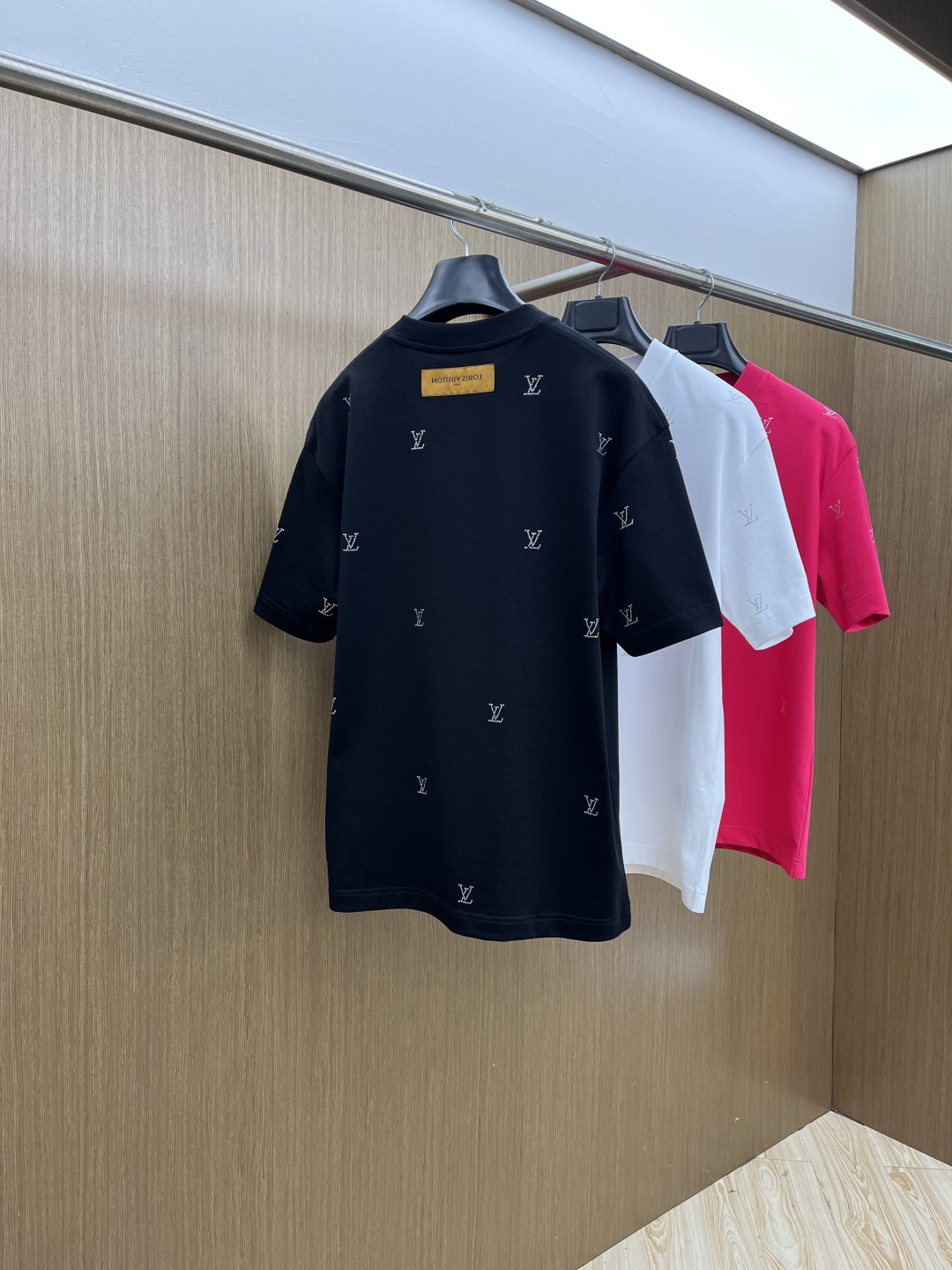 早春 LV 🔥🔥高级定制 2026春夏 · 高阶定制T恤】特别推荐系列 定制面料：秘鲁进口匹马棉 × 顶