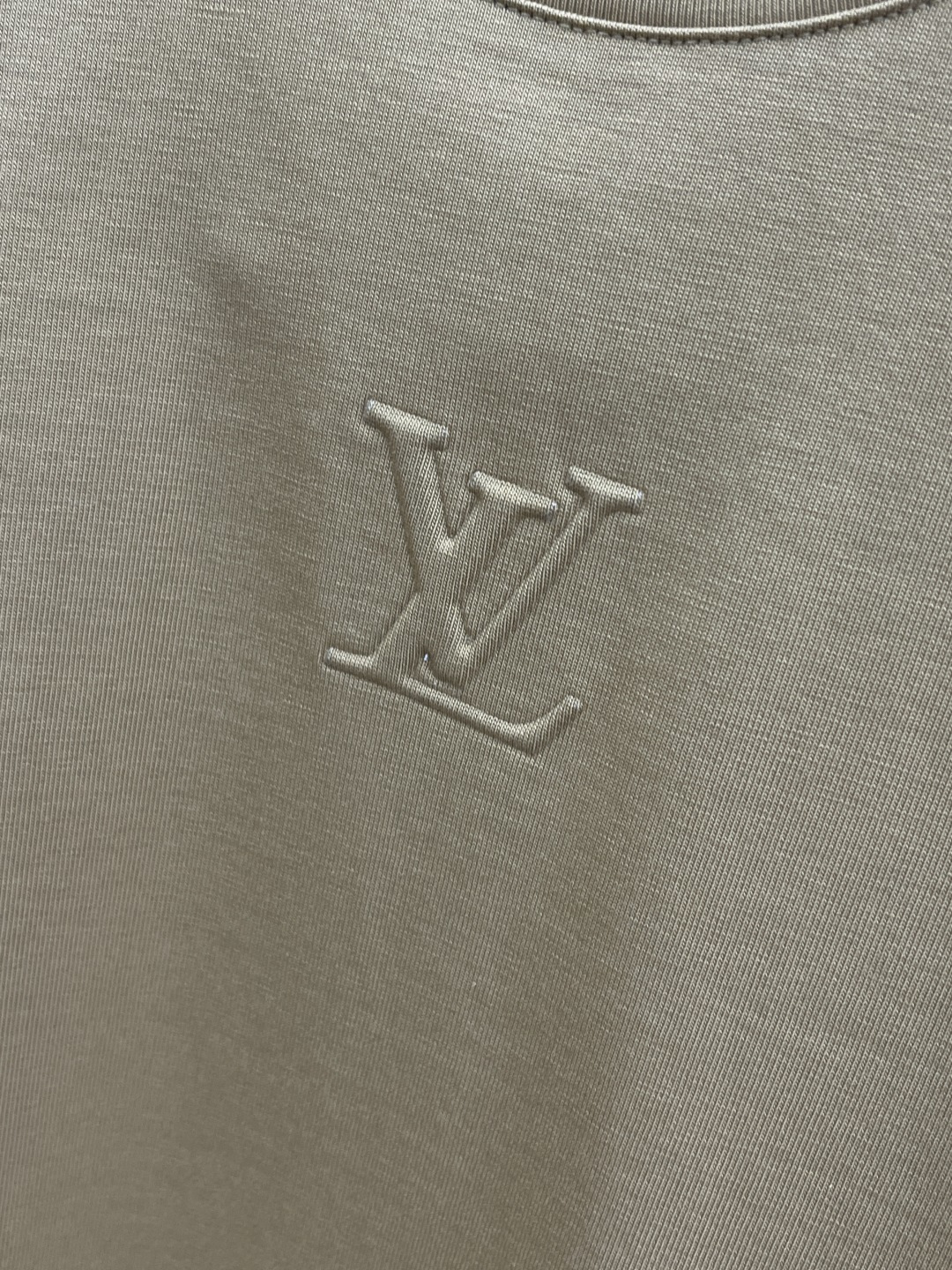 早春 LV 🔥🔥高级定制 2026春夏 · 高阶定制T恤】特别推荐系列 定制面料：秘鲁进口匹马棉 × 顶