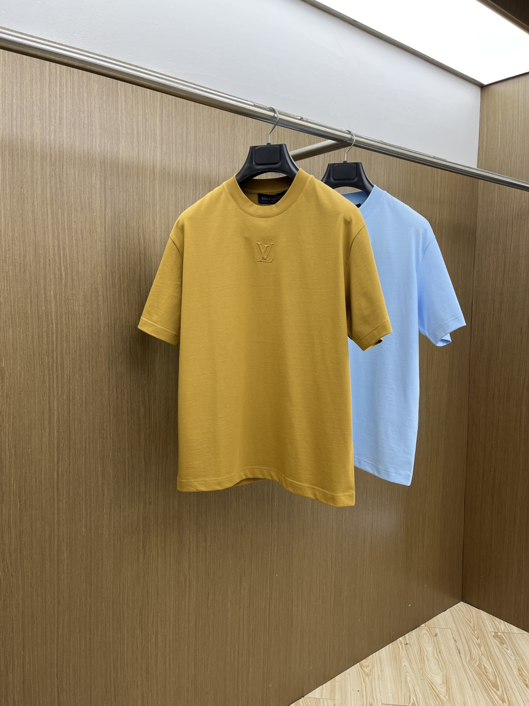 早春 LV 🔥🔥高级定制 2026春夏 · 高阶定制T恤】特别推荐系列 定制面料：秘鲁进口匹马棉 × 顶