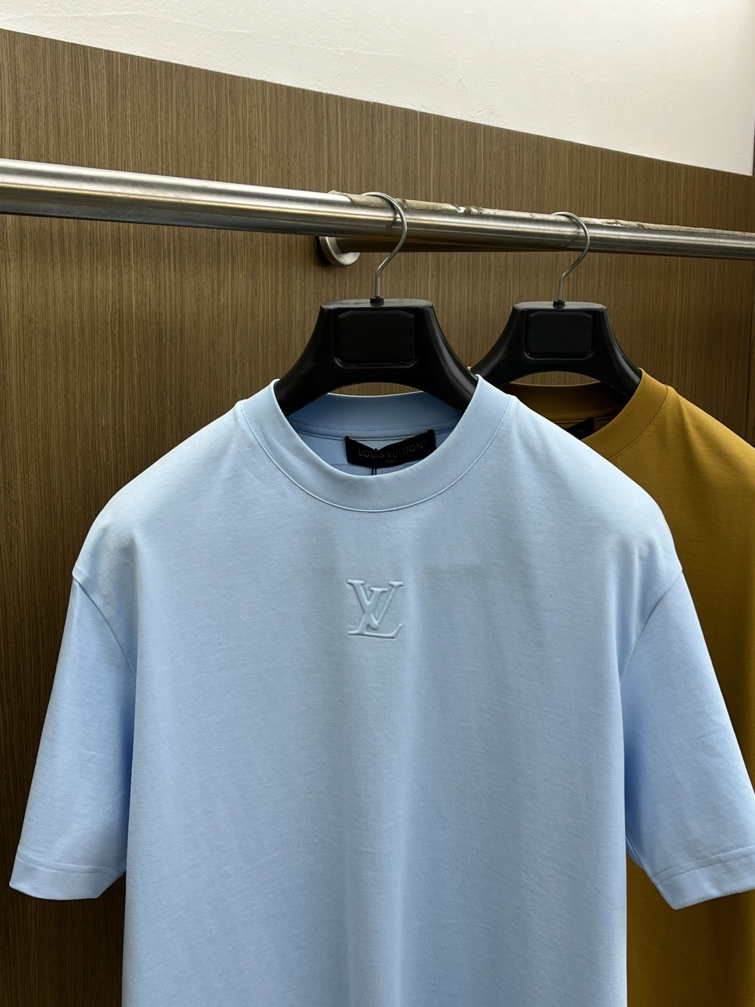 早春 LV 🔥🔥高级定制 2026春夏 · 高阶定制T恤】特别推荐系列 定制面料：秘鲁进口匹马棉 × 顶