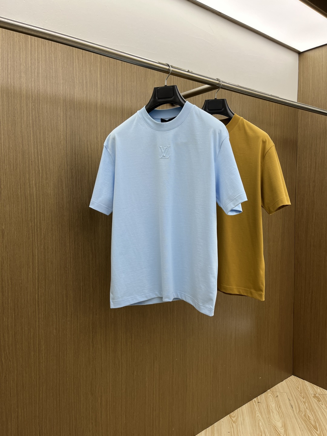 早春 LV 🔥🔥高级定制 2026春夏 · 高阶定制T恤】特别推荐系列 定制面料：秘鲁进口匹马棉 × 顶