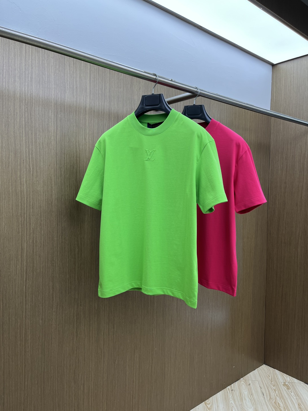 早春 LV 🔥🔥高级定制 2026春夏 · 高阶定制T恤】特别推荐系列 定制面料：秘鲁进口匹马棉 × 顶