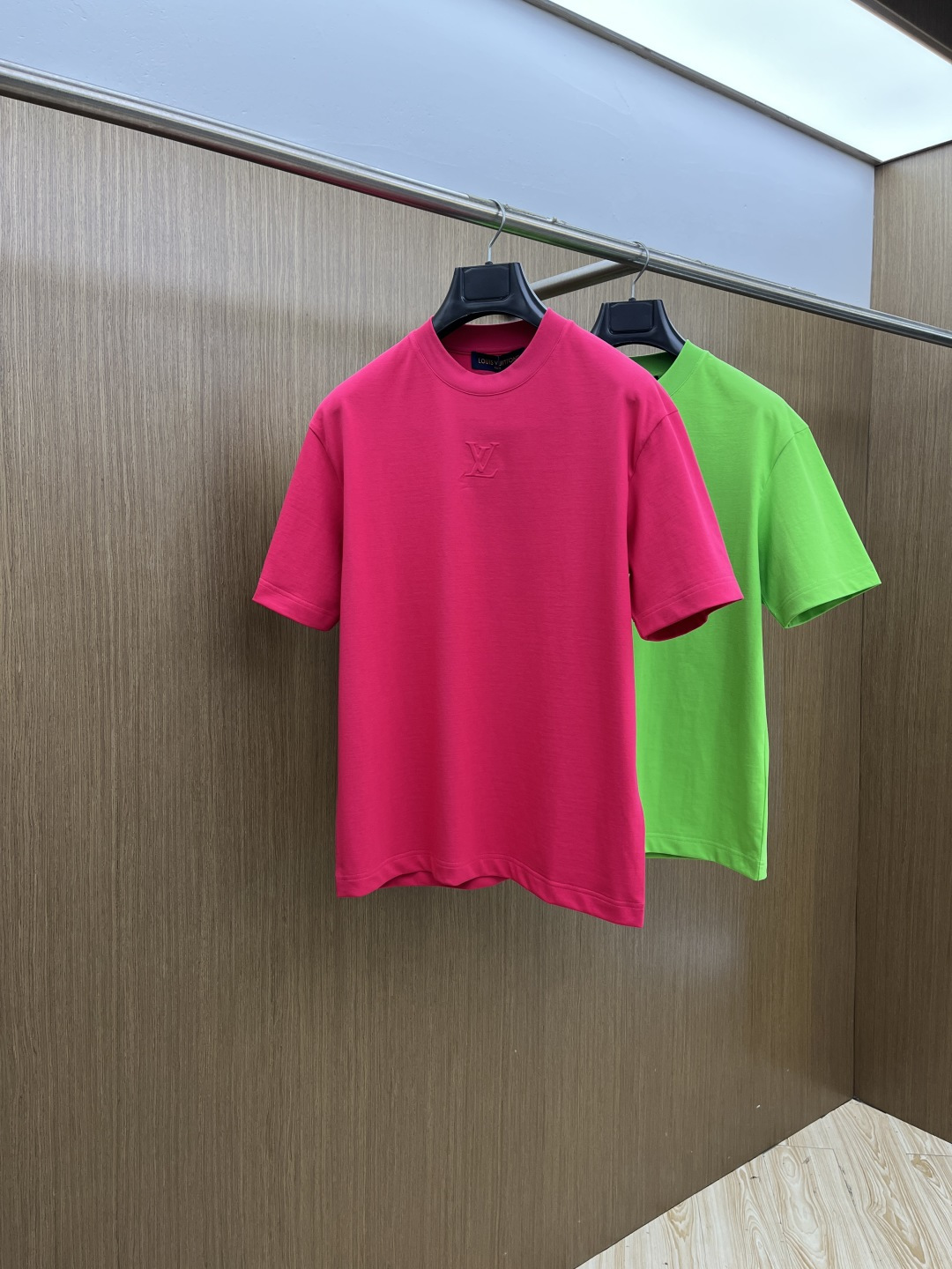 早春 LV 🔥🔥高级定制 2026春夏 · 高阶定制T恤】特别推荐系列 定制面料：秘鲁进口匹马棉 × 顶
