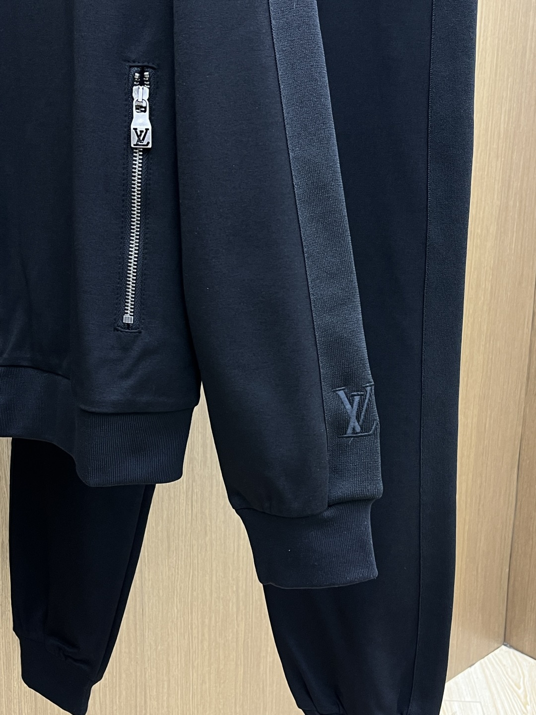 早春款/套 LV 🔥官网独家专供 高端独家定制款 早春新款专柜同款休闲套装，透气舒适休闲！高级感满满！细