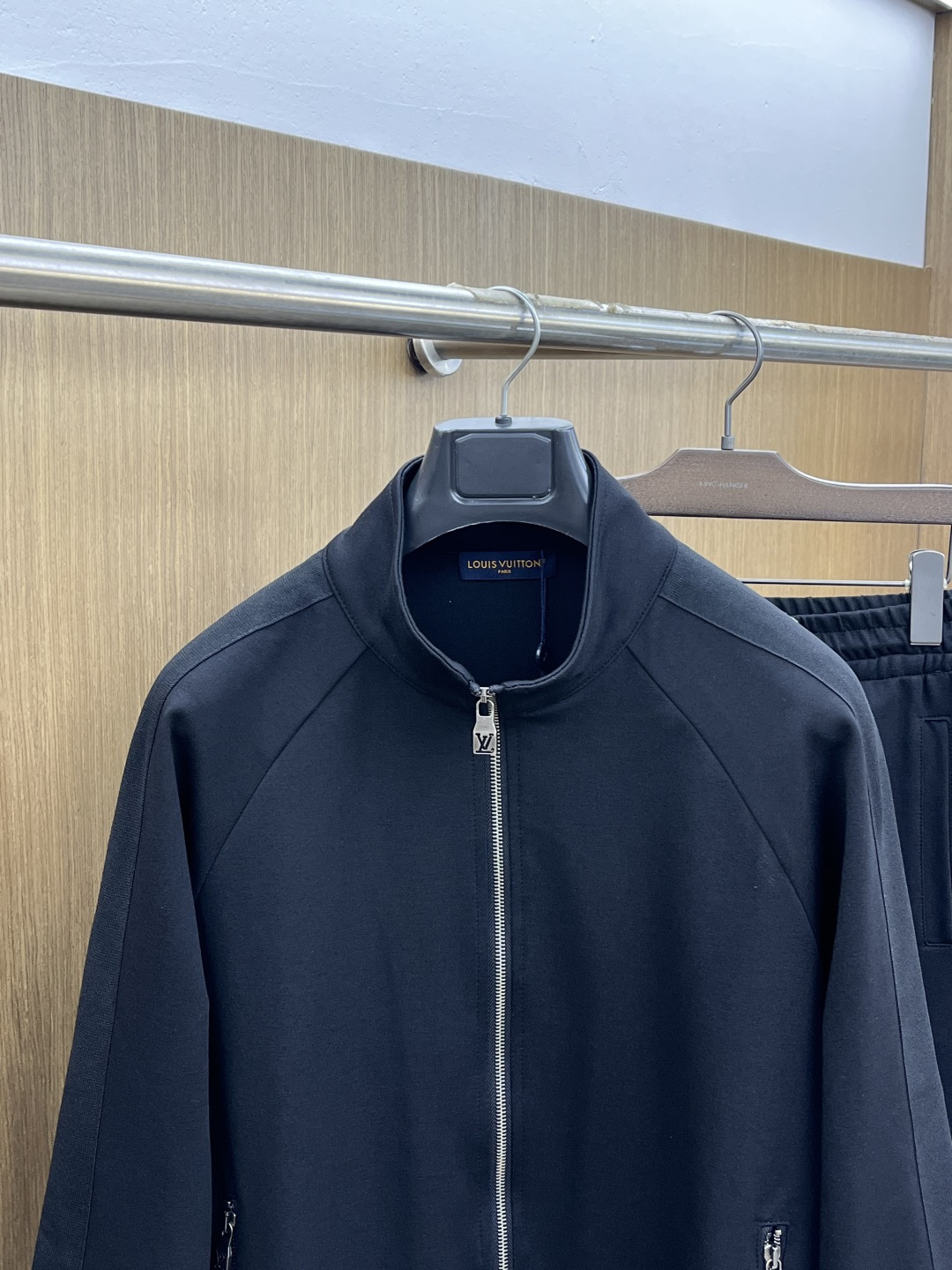 早春款/套 LV 🔥官网独家专供 高端独家定制款 早春新款专柜同款休闲套装，透气舒适休闲！高级感满满！细