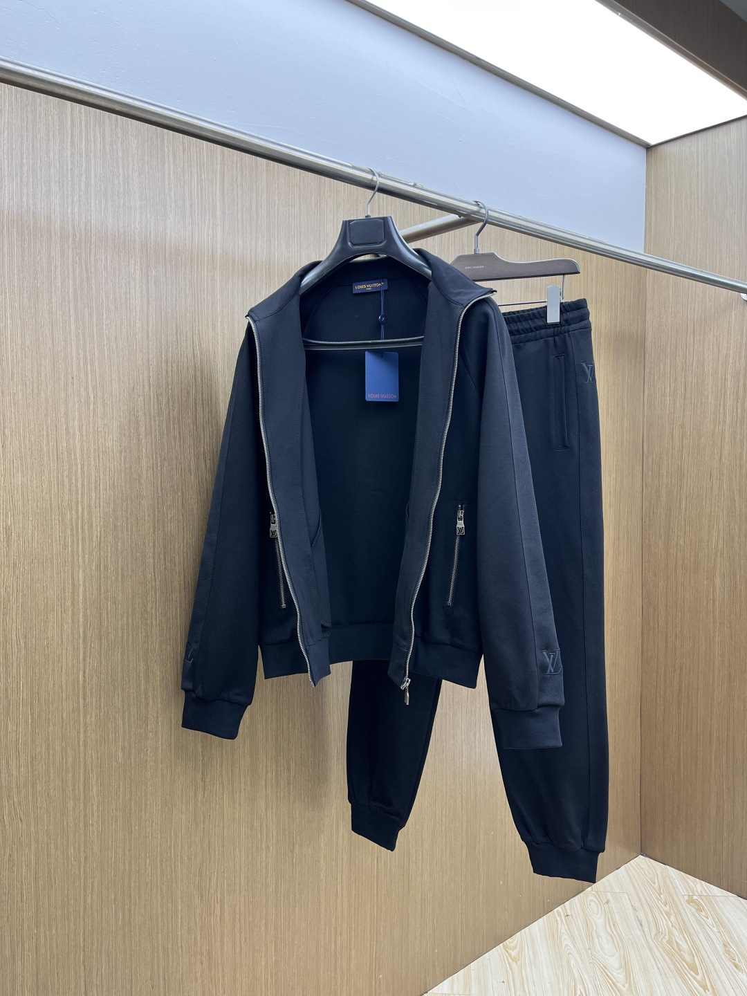 早春款/套 LV 🔥官网独家专供 高端独家定制款 早春新款专柜同款休闲套装，透气舒适休闲！高级感满满！细