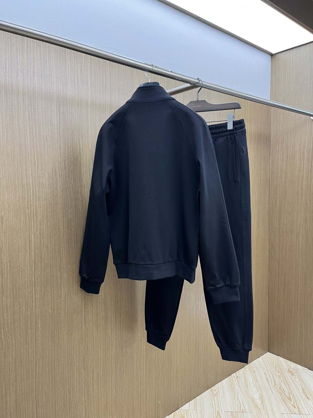 早春款/套 LV 🔥官网独家专供 高端独家定制款 早春新款专柜同款休闲套装，透气舒适休闲！高级感满满！细