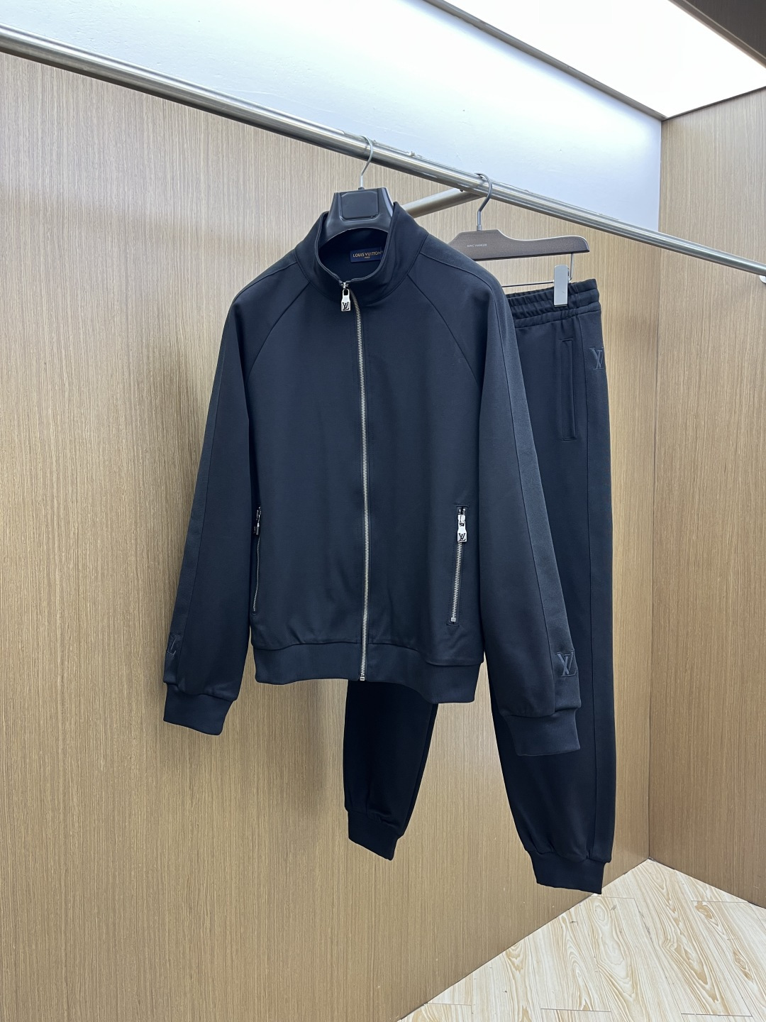早春款/套 LV 🔥官网独家专供 高端独家定制款 早春新款专柜同款休闲套装，透气舒适休闲！高级感满满！细