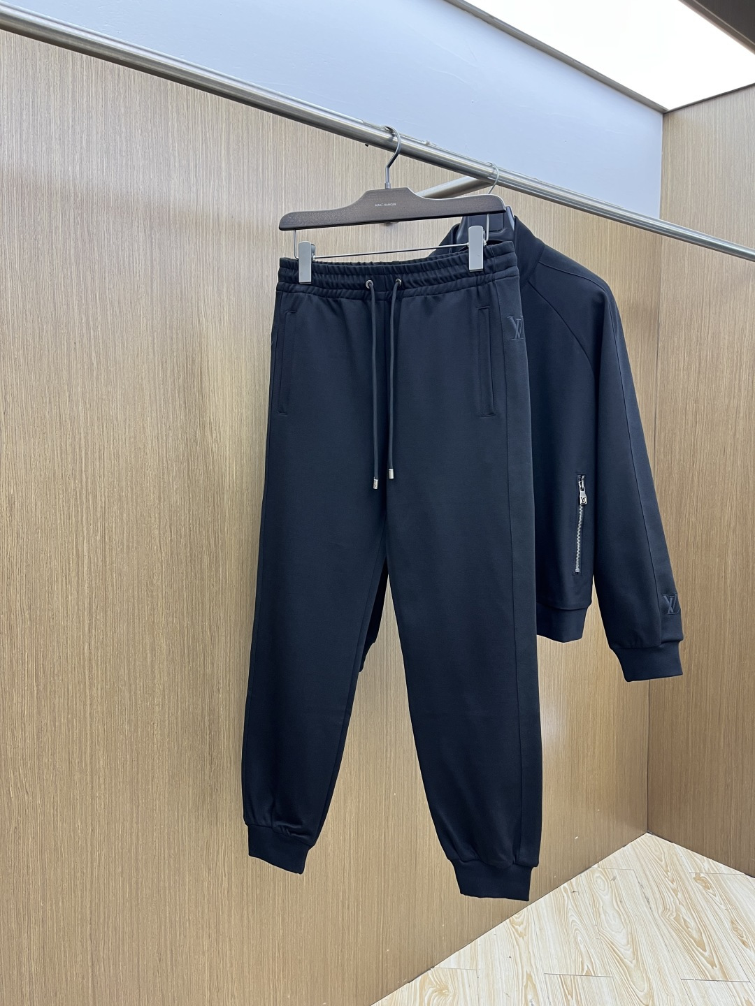 早春款/套 LV 🔥官网独家专供 高端独家定制款 早春新款专柜同款休闲套装，透气舒适休闲！高级感满满！细