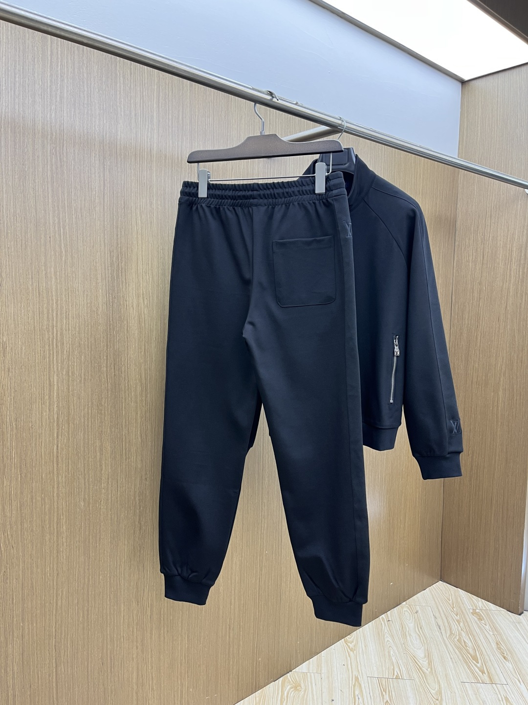 早春款/套 LV 🔥官网独家专供 高端独家定制款 早春新款专柜同款休闲套装，透气舒适休闲！高级感满满！细