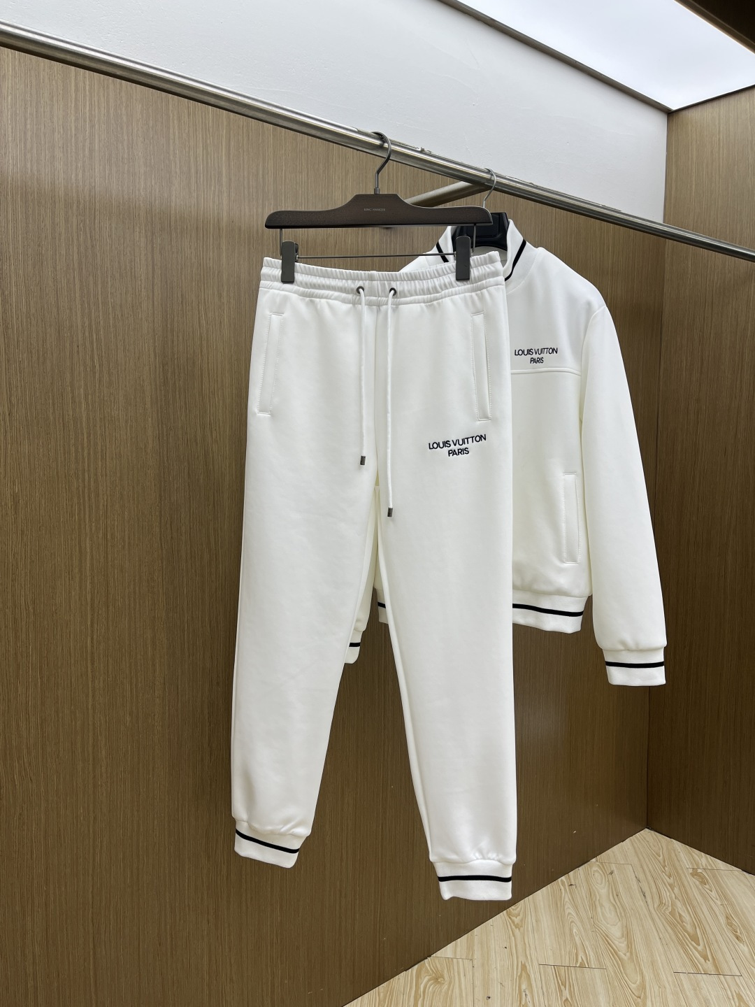 早春款/套 LV 🔥官网独家专供 高端独家定制款 早春新款专柜同款休闲套装，透气舒适休闲！高级感满满！细